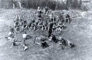 Le Capitaine Stéphane explique sa théorie sur la "Guérilla en montagne" par groupes autonomes de 2 patrouilles équipées chacune d'un fusil-mitrailleur. Le groupe est l'unité de vie et de combat.